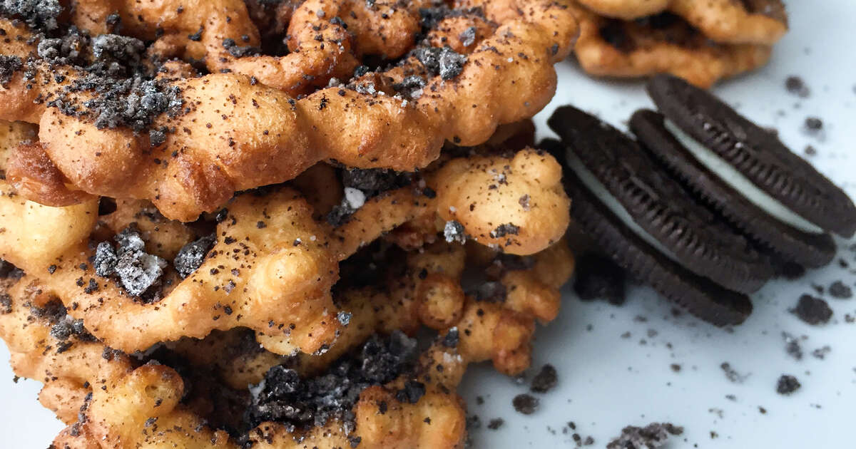 Make This Funnel Cake Ice Cream Sandwich Recipe This Spring Thrillist