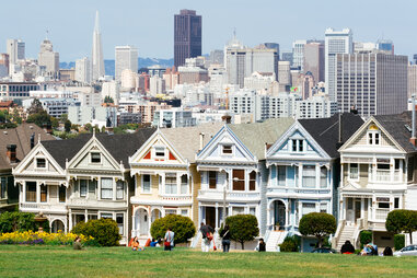painted ladies san francisco skyline