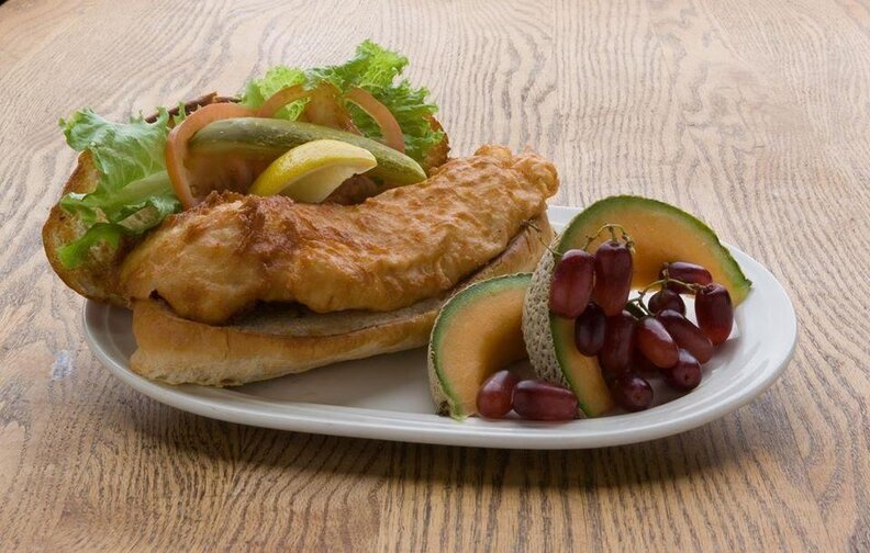 Gluek&rsquo;s Restaurant and Bar Minneapolis, walleye sandwiches