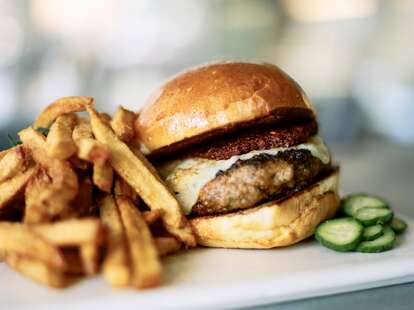 tavern burger fries los angeles brentwood california