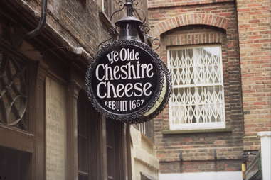 ye olde cheshire cheese bar
