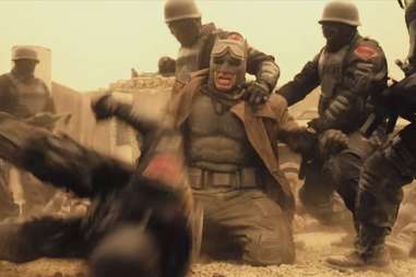 Batman V Superman, Batman desert, soldiers