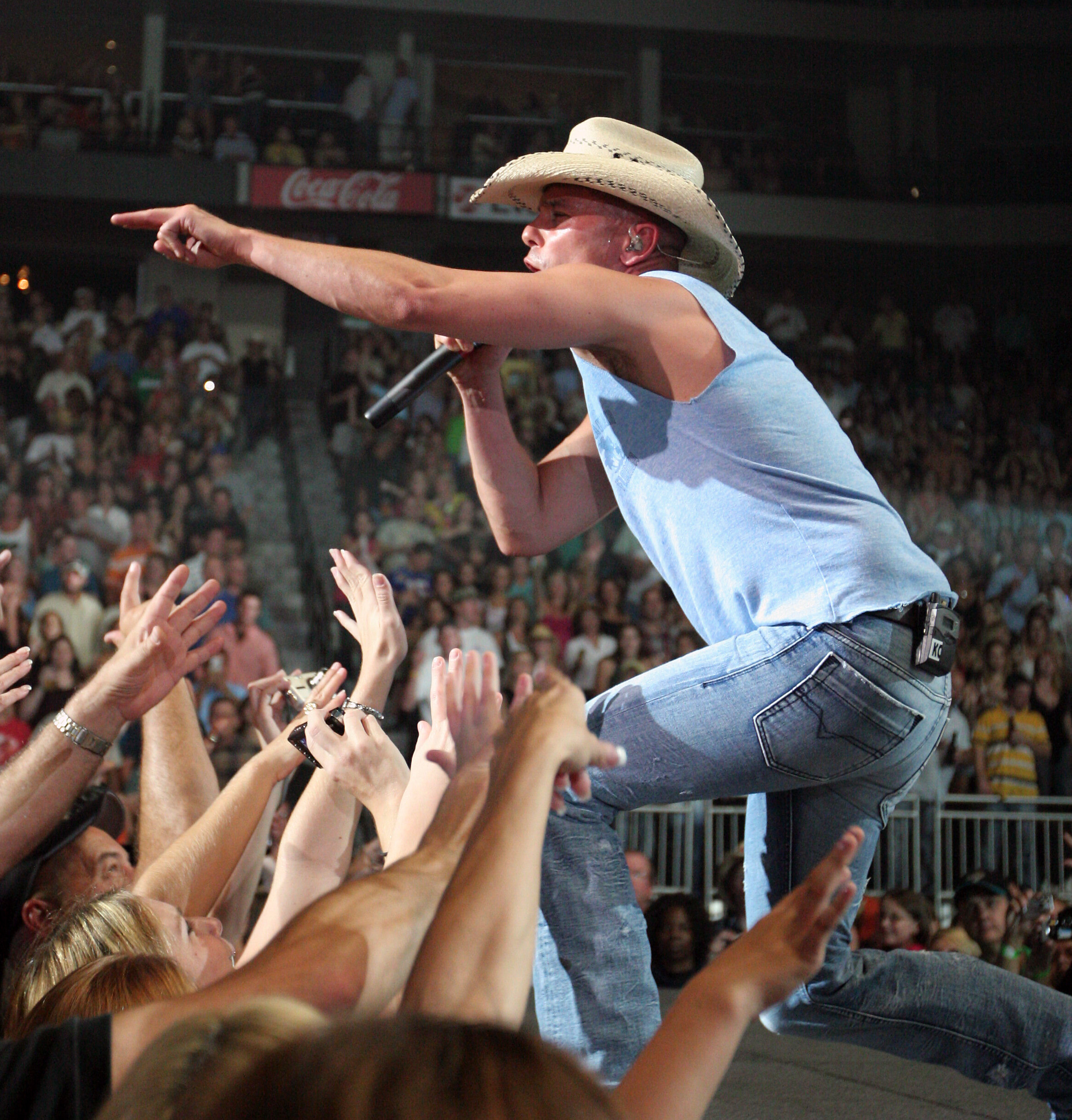 kenny chesney performing live most boston songs