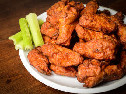 buffalo wings with celery