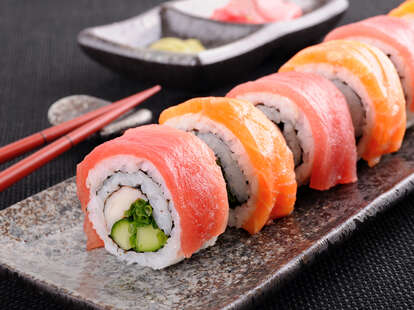 sushi roll, sushi, salmon sushi, tuna sushi