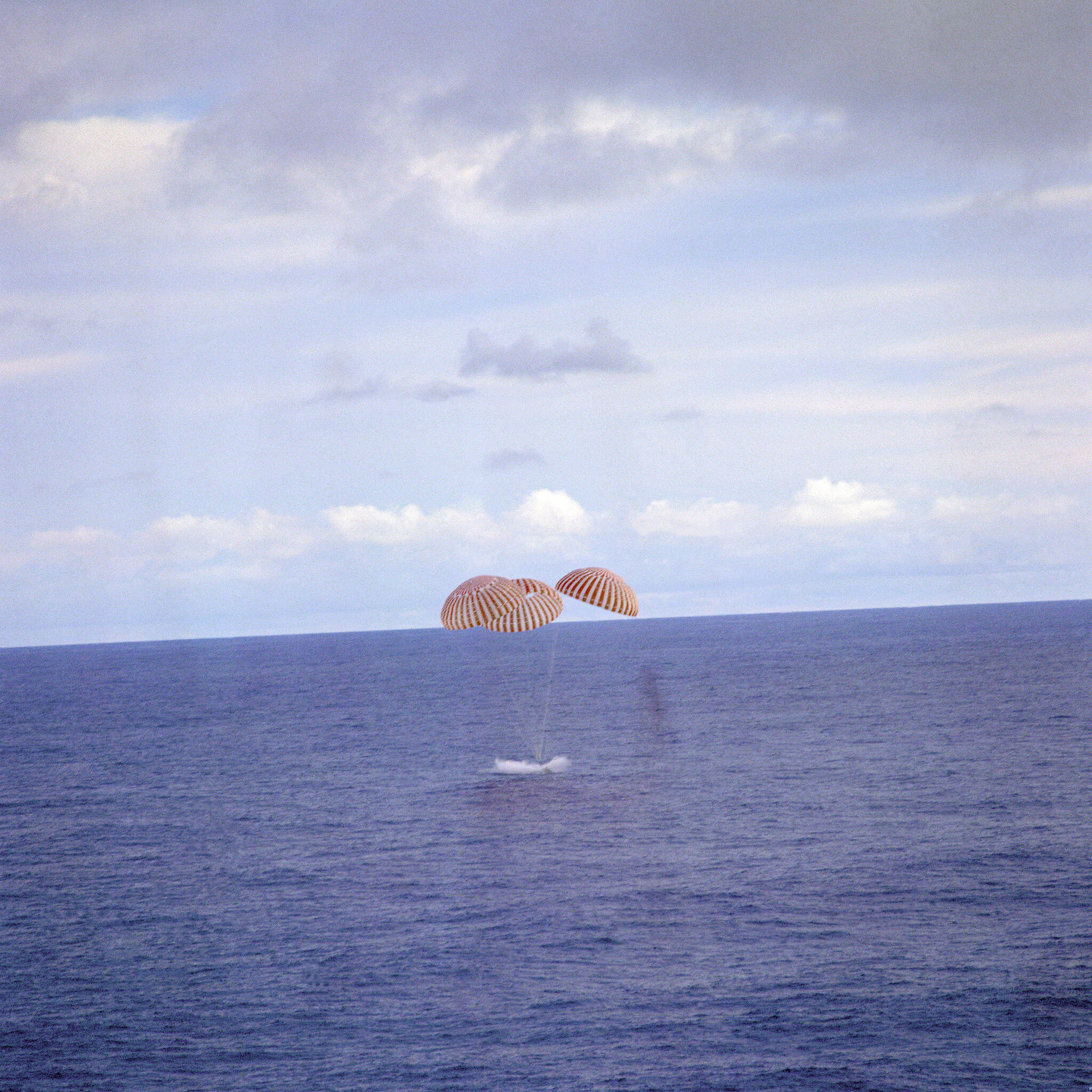 apollo 13’s splashdown in the pacific