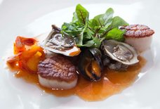 Places to Eat in Niagara Falls That Don't Suck