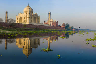 taj mahal during the day india