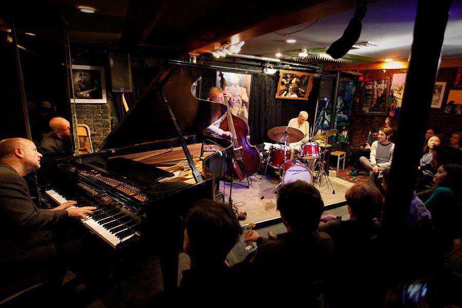 smalls-jazz-club-a-bar-in-new-york-ny-thrillist