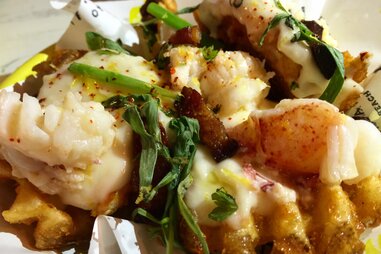 Lobtser bacon poutine