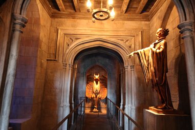 Hogwarts griffin harry potter hollywood