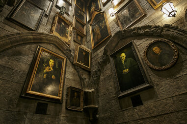 Hogwarts talking portraits harry potter universal hollywood