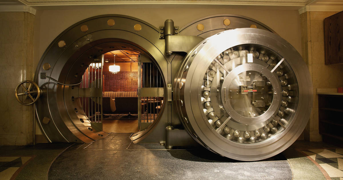 Hidden Mafia Vault Inside Famous Chicago Restaurant