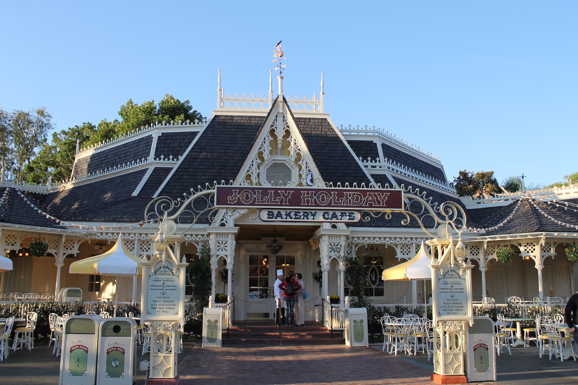 Jolly Holiday Bakery Cafe, Disneyland cafe