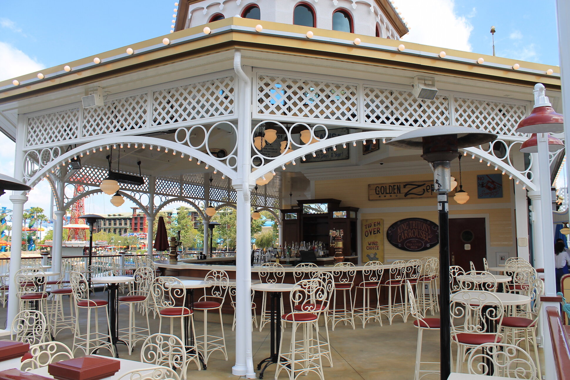 Cover Bar, Disneyland Paradise Pier
