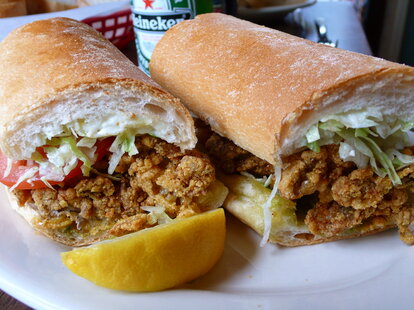 fried oyster po' boy