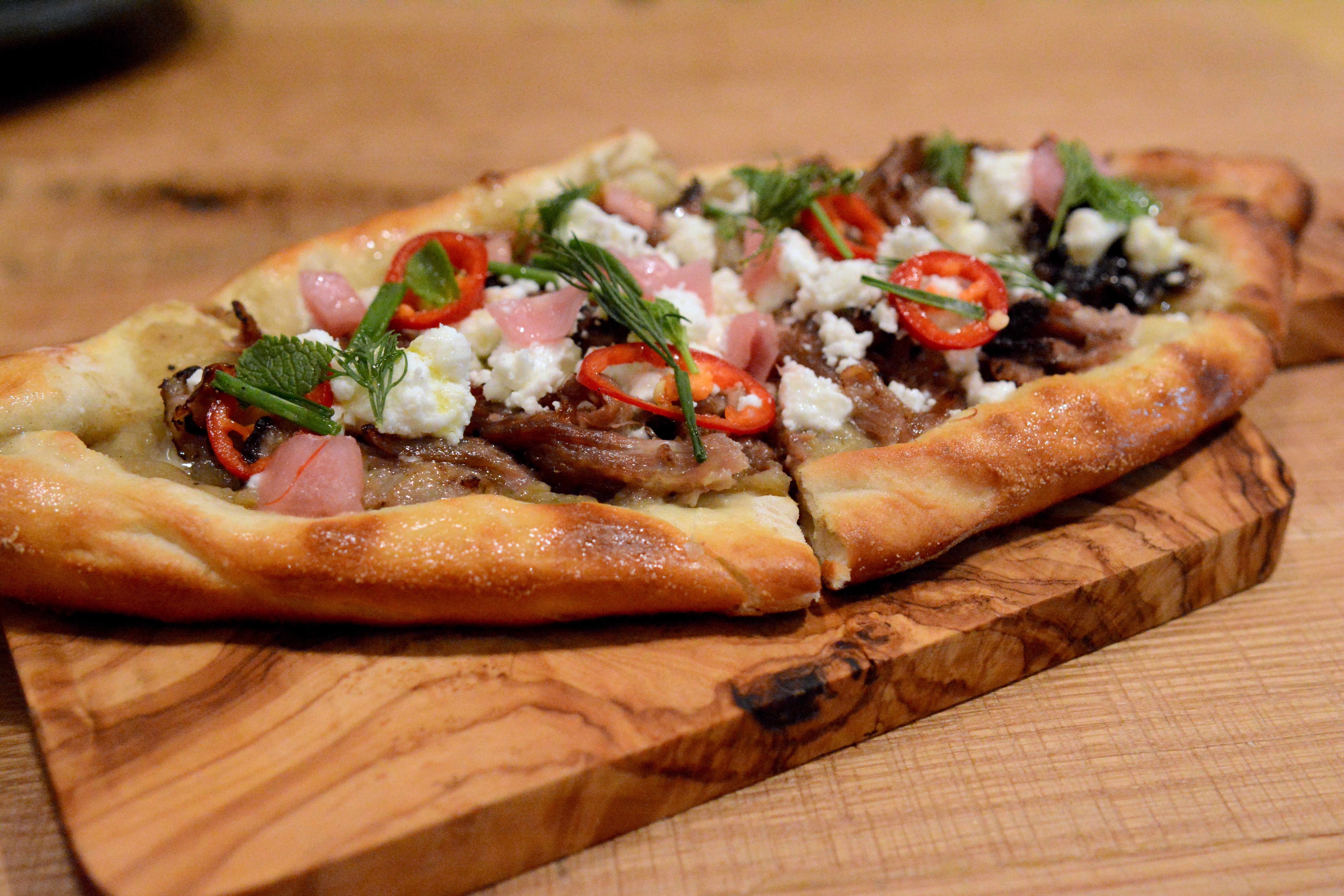 Kapnos Kouzina, greek pizza