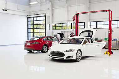 Tesla service centers will reduce amateur repairs