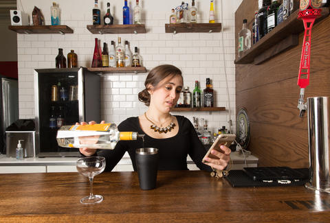 Tom Cruise Bartender<br/> Tom Cruise Bartender<br/>