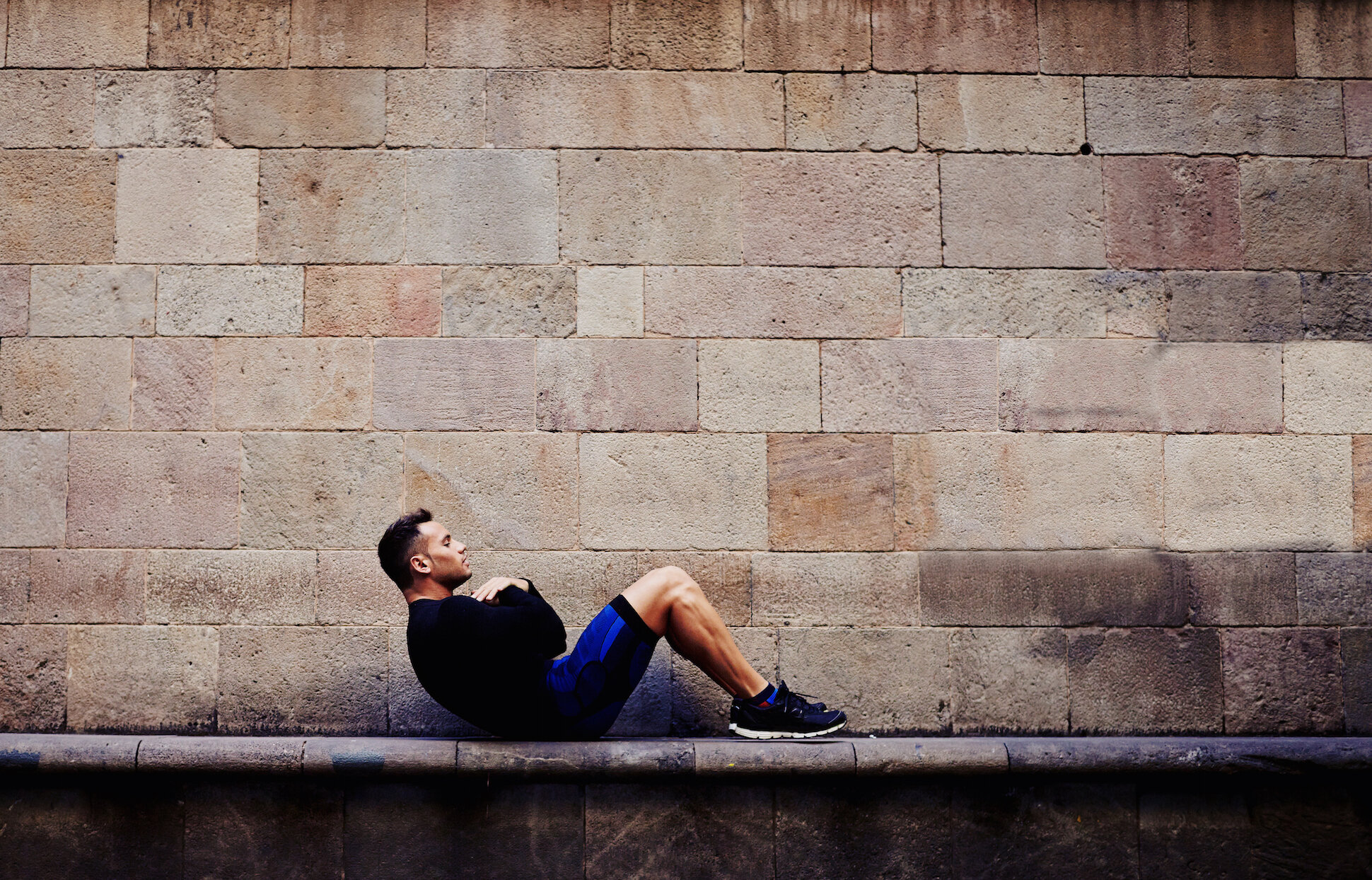 crunches, young man doing crunches