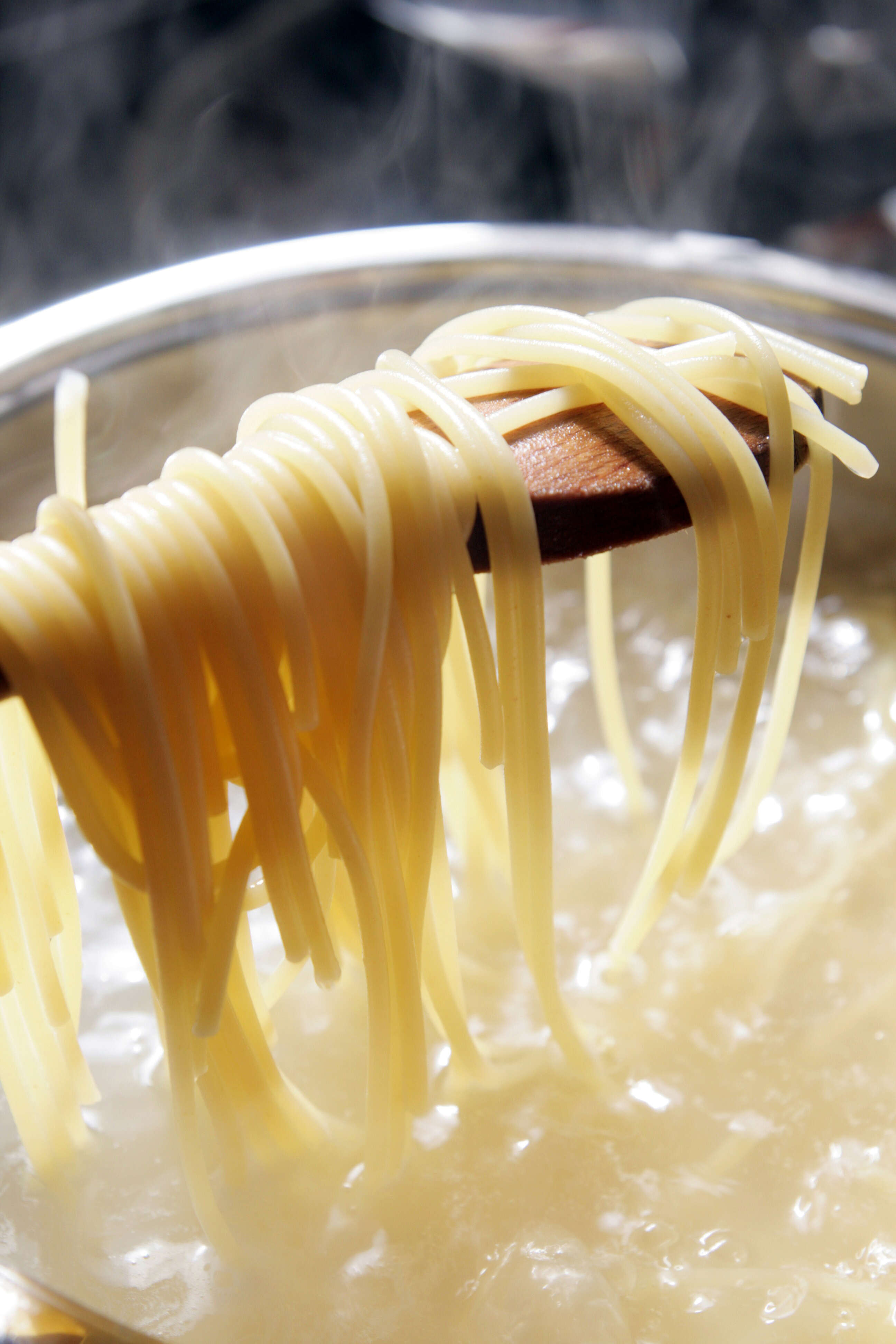 cooking spaghetti in a pot kitchen skills