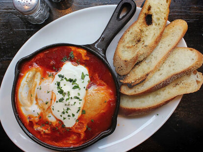 Shakshuka, Shakshuka brunch