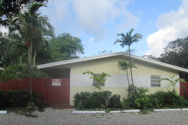 Sailboat Bend apartment