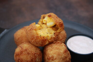 Macaroni and cheese balls