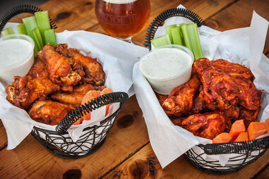 Phileas Foggs Bar & Restaurant wings