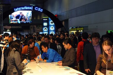 trade show crowd in vegas