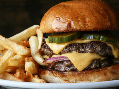 Holeman & Finch, cheeseburger, burger