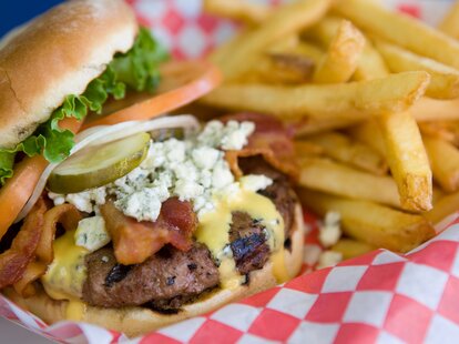 Teddy’s Bigger Burgers, cheeseburger