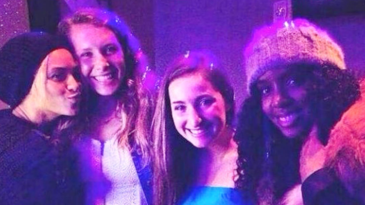 Beyoncé and Kelly Rowland sing karaoke