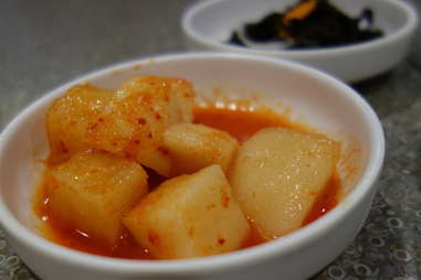 Kkakdugi (Radish kimchi)