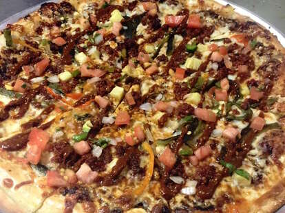 HIGH POINT PIZZA specialty everything pizza bbq  high point pizza memphis thrillist