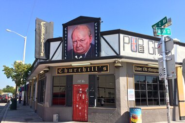 Churchill’s Pub
