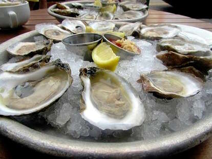 Pearlz Little Oyster Bar on ice in charleston sc
