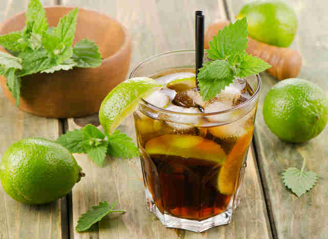 Simple Rum Drinks: Easy Cocktail Recipes With Just 3 ...