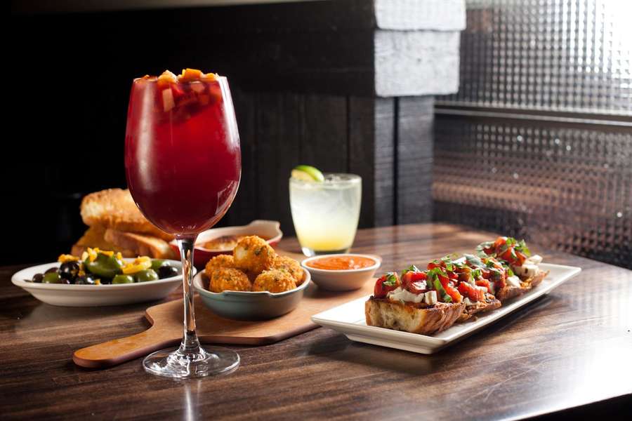 Best Happy Hour Deals in the Mall of America, Ranked Thrillist