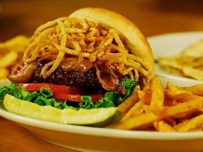 Sky Deck Sports Grille Lanes A Bloomington Mn Bar Thrillist