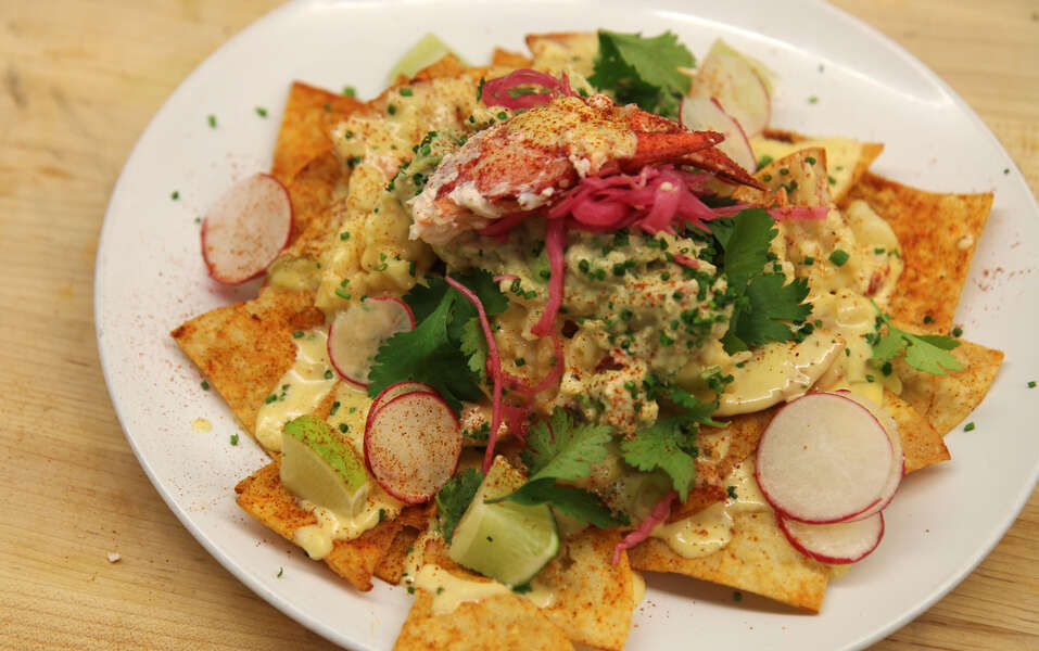 Slapfish Los Angeles Lobster Nachos (Video) - Thrillist