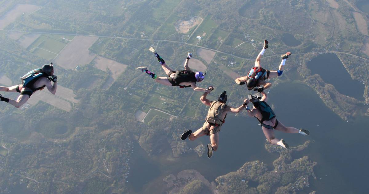 Sexy Skydiving - Naked Skydiving: Free Falling & Parachuting in the Nude - Thrillist