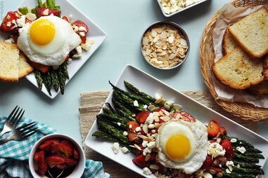 Roasted asparagus salad