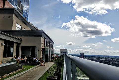 charlotte rooftop bars thrillist fahrenheit