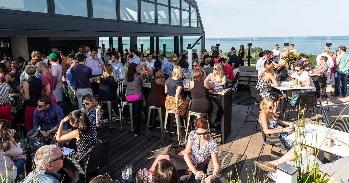 Best Rooftop Bars In Chicago Cool Places To Drink With A