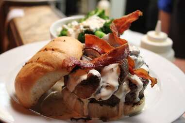 Jonathan’s the Rub burger