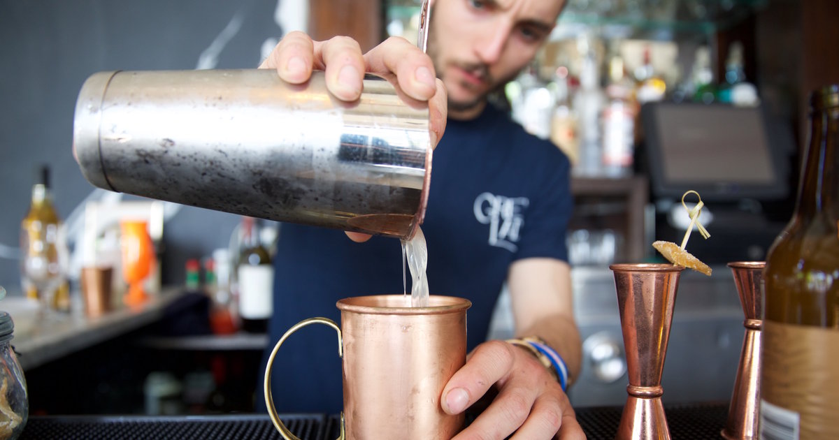 How Much to Tip a Bartender: Tipping Guide for Any Situation - Thrillist