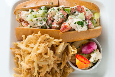 GT Fish & Oyster lobster roll