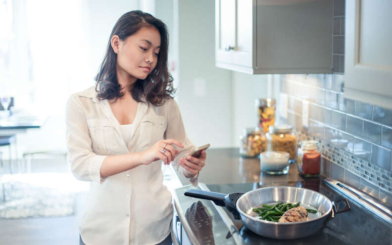 woman cooking with SmartyPans