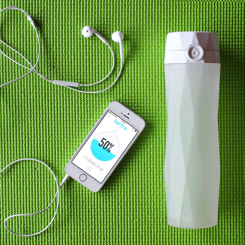 hidrate spark water bottle with smartphone